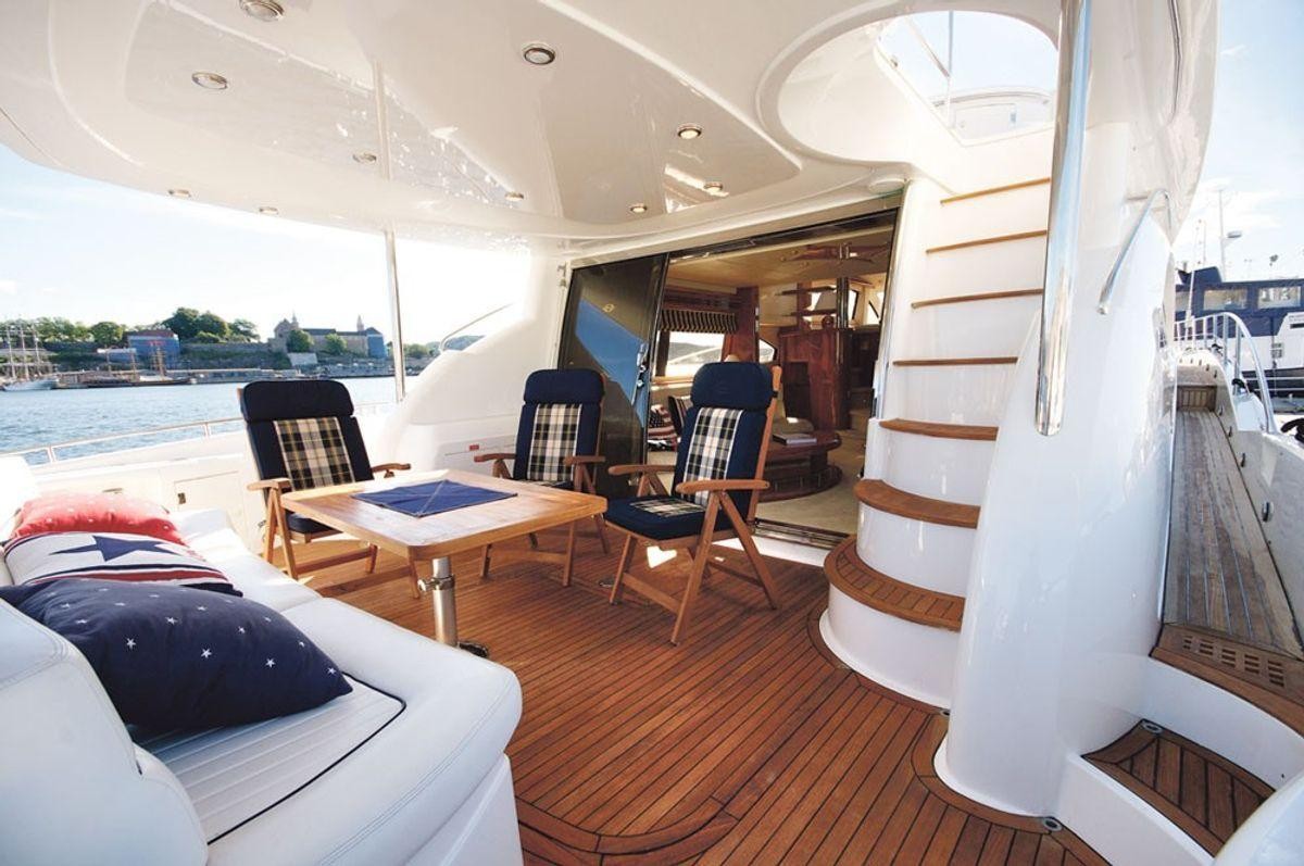 Hilde — aft-deck dining