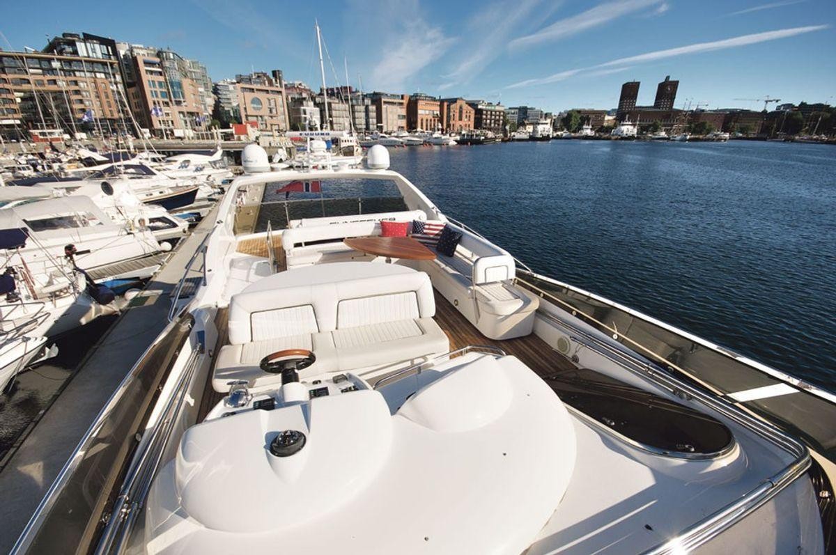 Hilde — flybridge overlooking Oslo